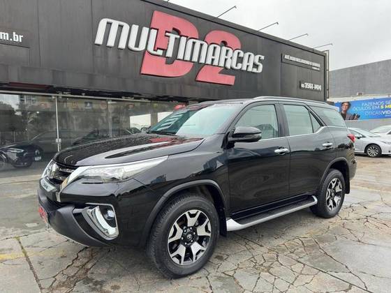 TOYOTA HILUX SW4 2.8 SRX DIAMOND 4X4 7 LUGARES 16V TURBO INTERCOOLER DIESEL 4P AUTOMÁTICO TOYOTA HILUX SW4 2.8 SRX DIAMOND 4X4 7 LUGARES 16V TURBO INTERCOOLER DIESEL 4P AUTOMÁTICO